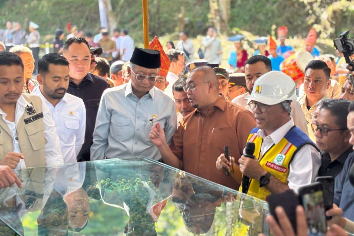 Andre Rosiade bersama Menteri PU tinjau lokasi pembangunan sekolah rakyat di Kabupaten Solok