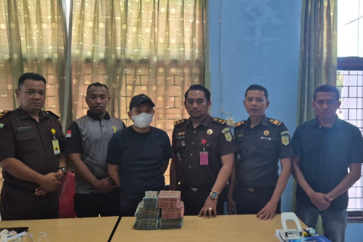 Kejari Mabar menyetor uang pengganti terpidana korupsi senilai Rp370 juta