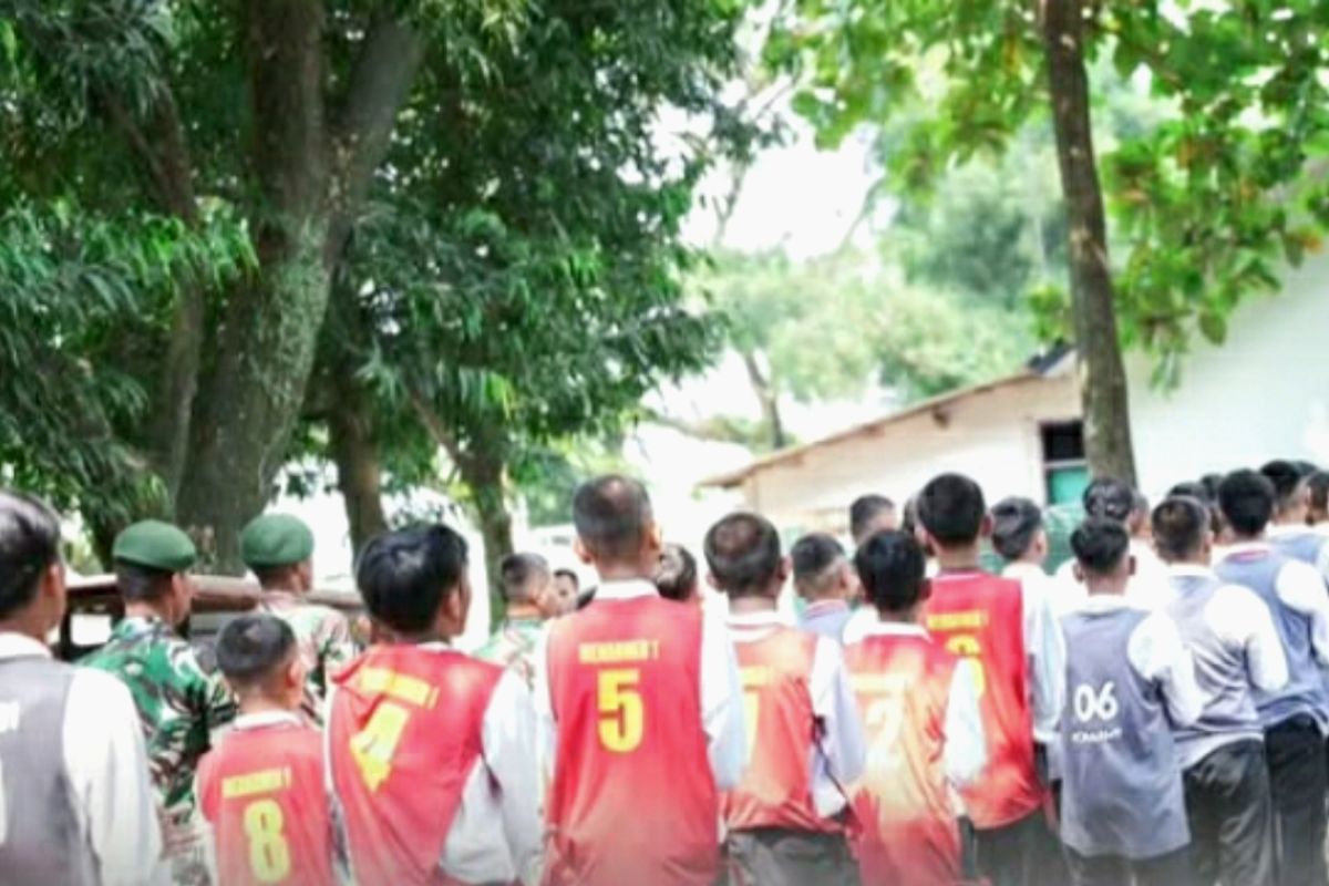 Gubernur Jabar: Pengiriman pelajar ke markas TNI tingkatkan disiplin