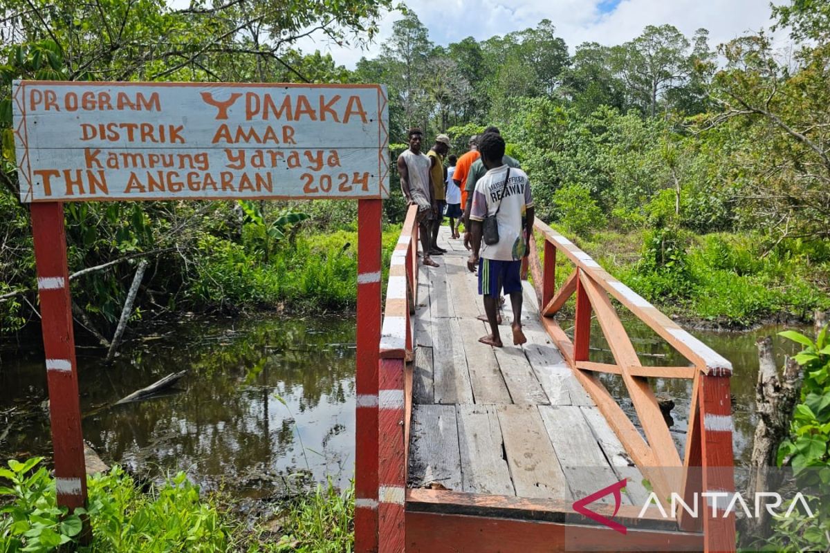 Warga Ipaya manfaatkan dana Pokja bersihkan alur sungai dan bangun jembatan