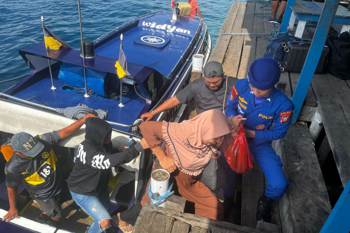 Ditpolairud Polda Maluku Utara lakukan patroli dan edukasi premanisme di pelabuhan