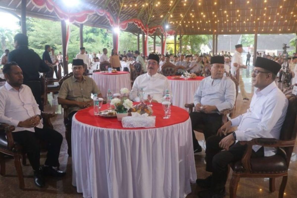 Bupati Maluku Tengah sambut kedatangan Gubernur Maluku di bumi Pamahanu Nusa