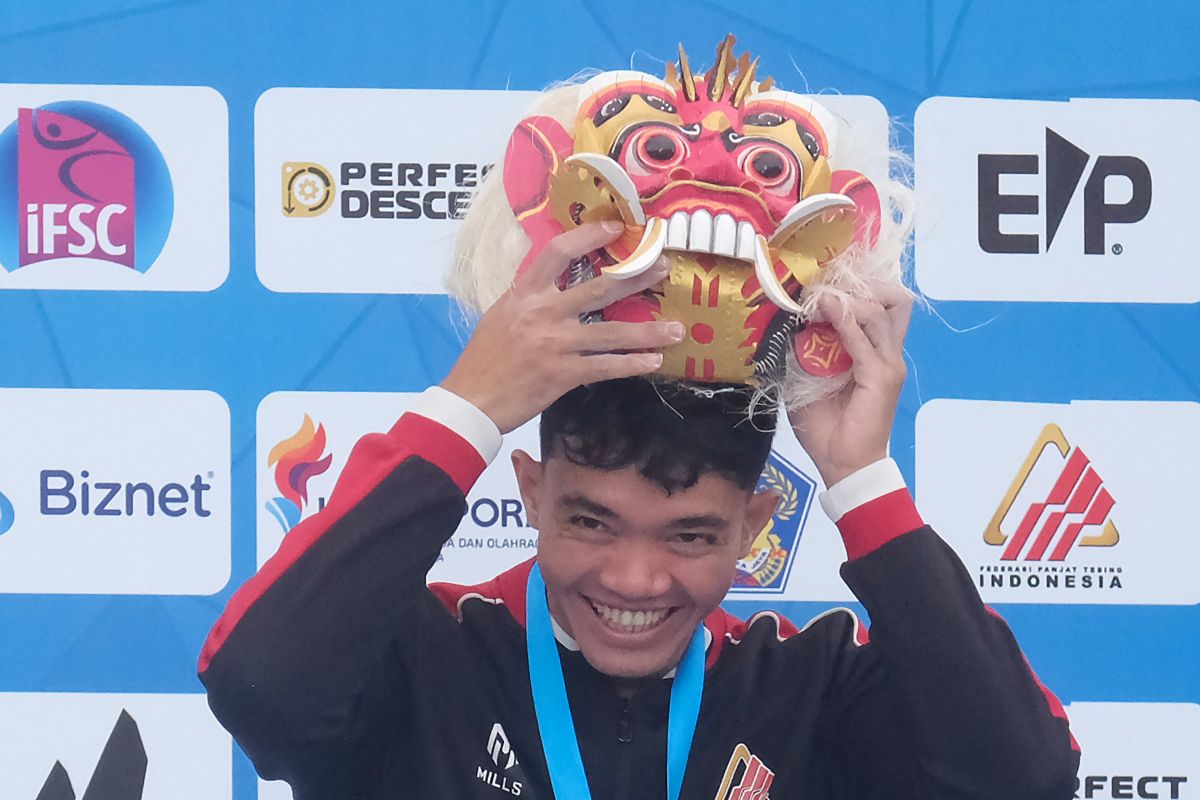 Kiromal Katibin Juara Piala Dunia Panjat Tebing AS