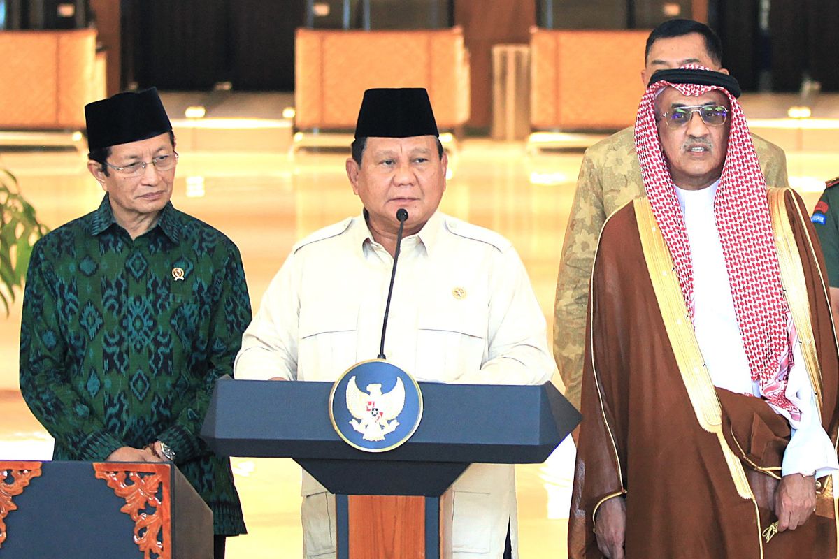 Kemarin, Presiden ingin tekan biaya haji dan pembinaan siswa di barak