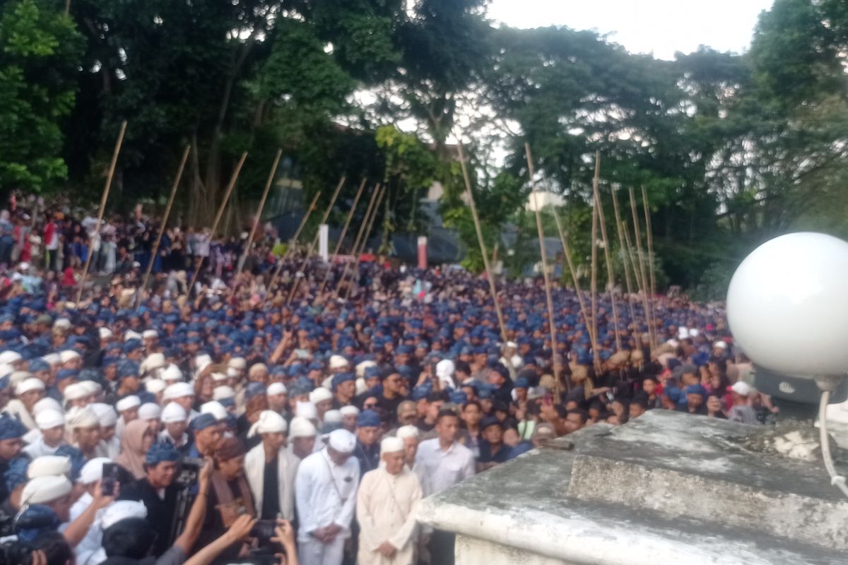 Warga Badui Dalam rayakan Seba ke Gubernur Banten, jalan kaki 160 km