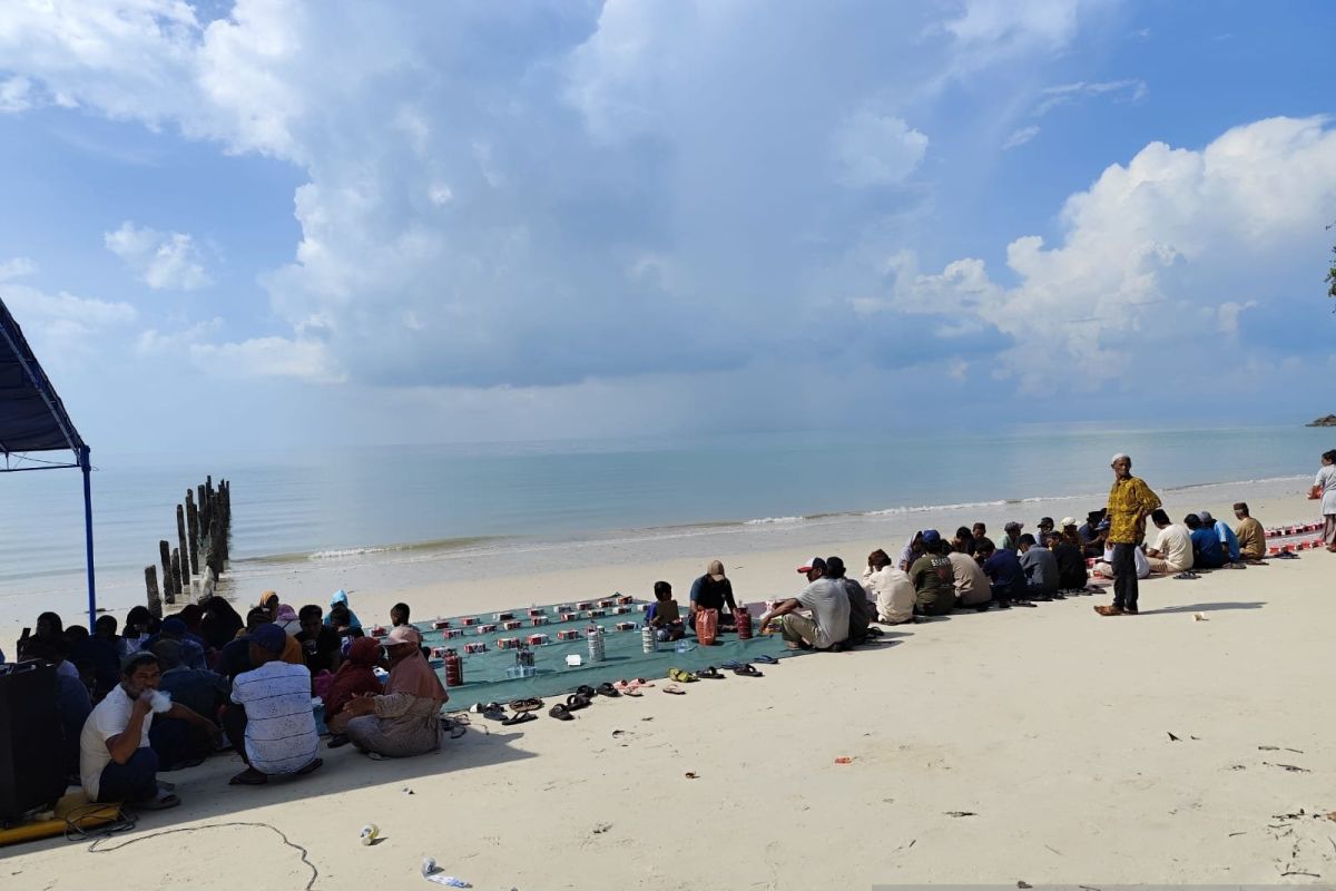 Ratusan warga hadiri ritual Taber Laut di Desa Batu Beriga