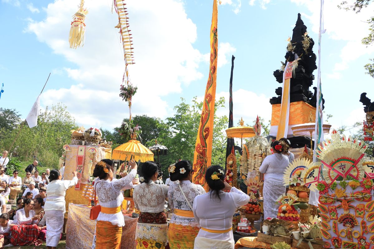 Gubernur Bali resmikan pura pertama di Belanda