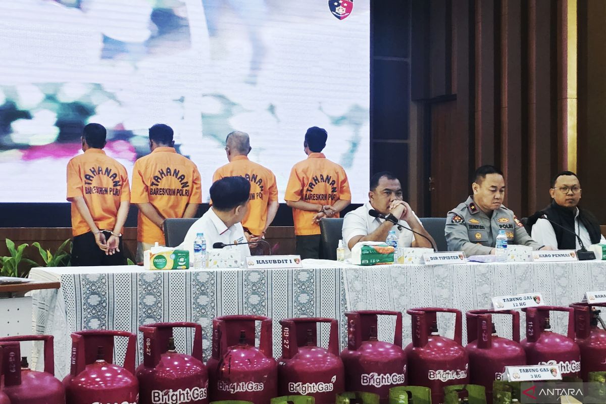 Polisi bongkar kasus pengoplosan LPG subsidi di Karawang dan Semarang