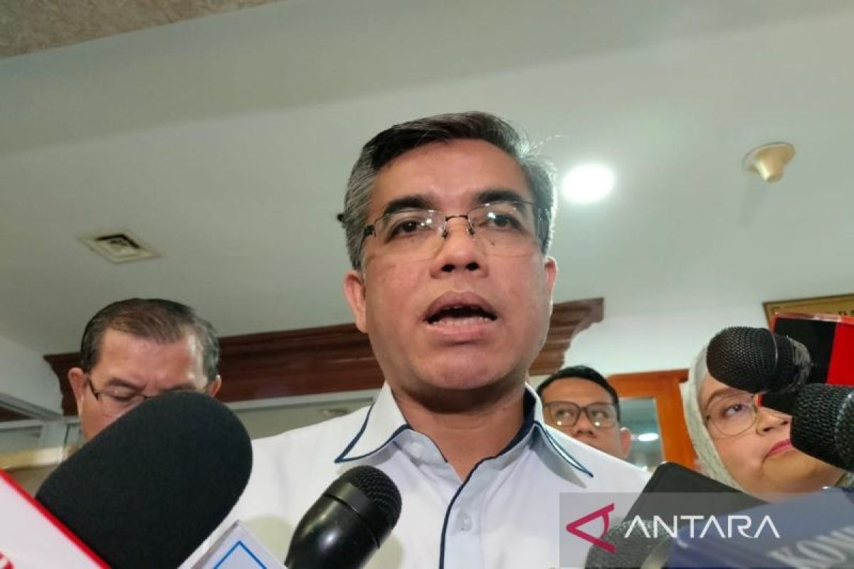 Govt to clamp down on foreign nationals working on tourist visas