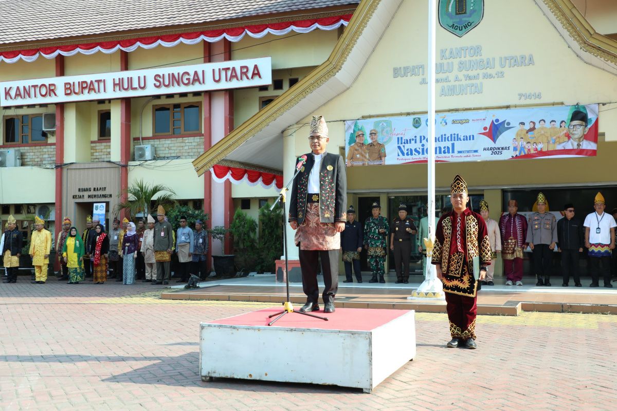 Wakil Bupati HSU Pimpin Upacara Hardiknas 2025: Teguhkan Komitmen Mencerdaskan Kehidupan Bangsa