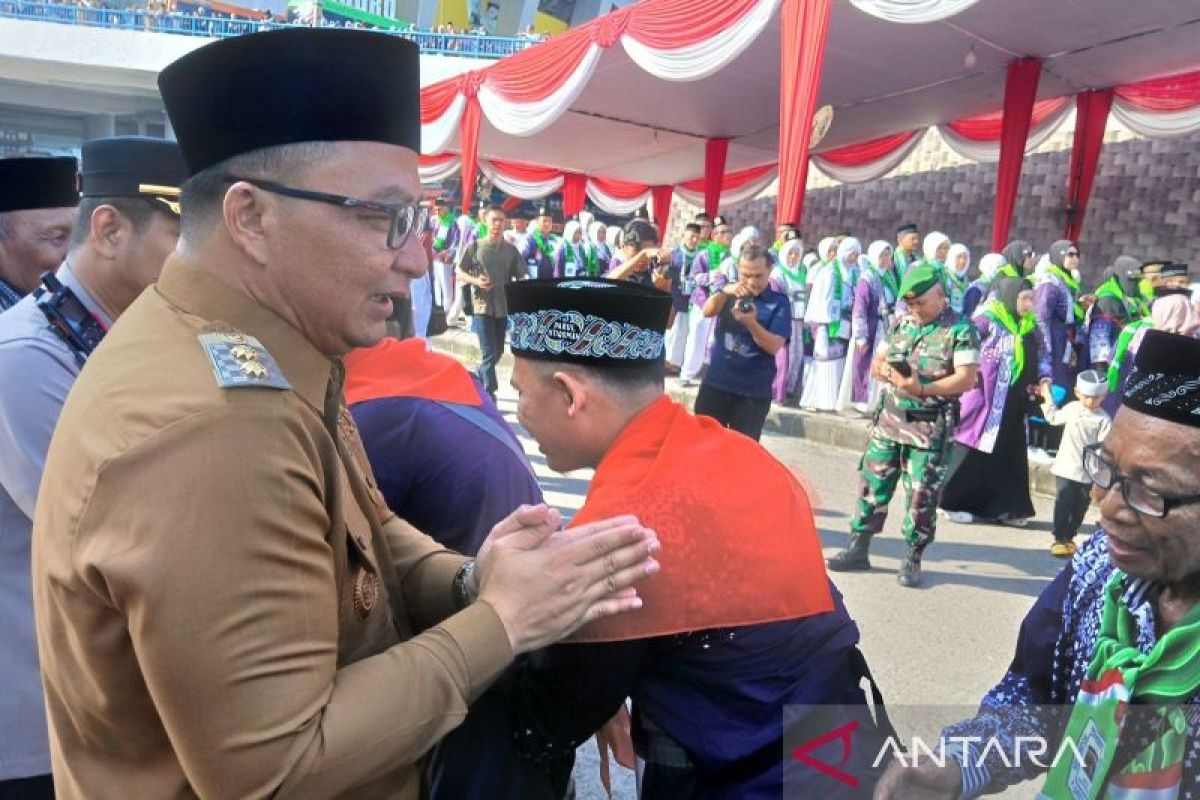 Wakil Bupati Gresik lepas 2.139 jamaah calon haji