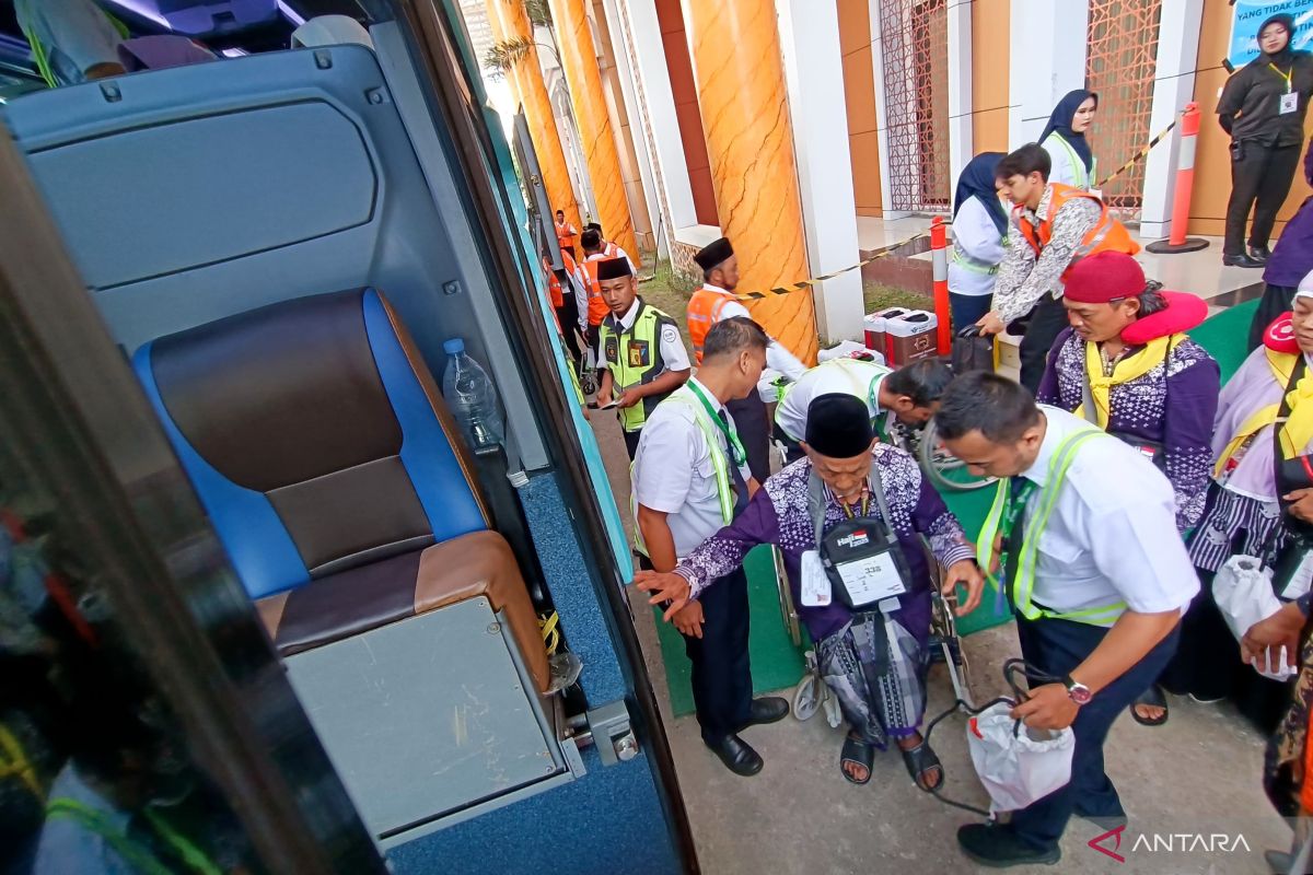 Petugas ibadah haji surabaya umumkan seorang calon haji meninggal di RS Haji