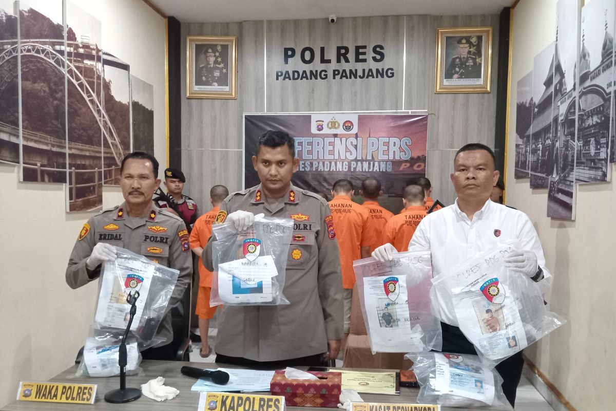 Polres Padang Panjang tangkap 10 pelaku penyalahgunaan narkoba periode Maret-April 2025 (Video)