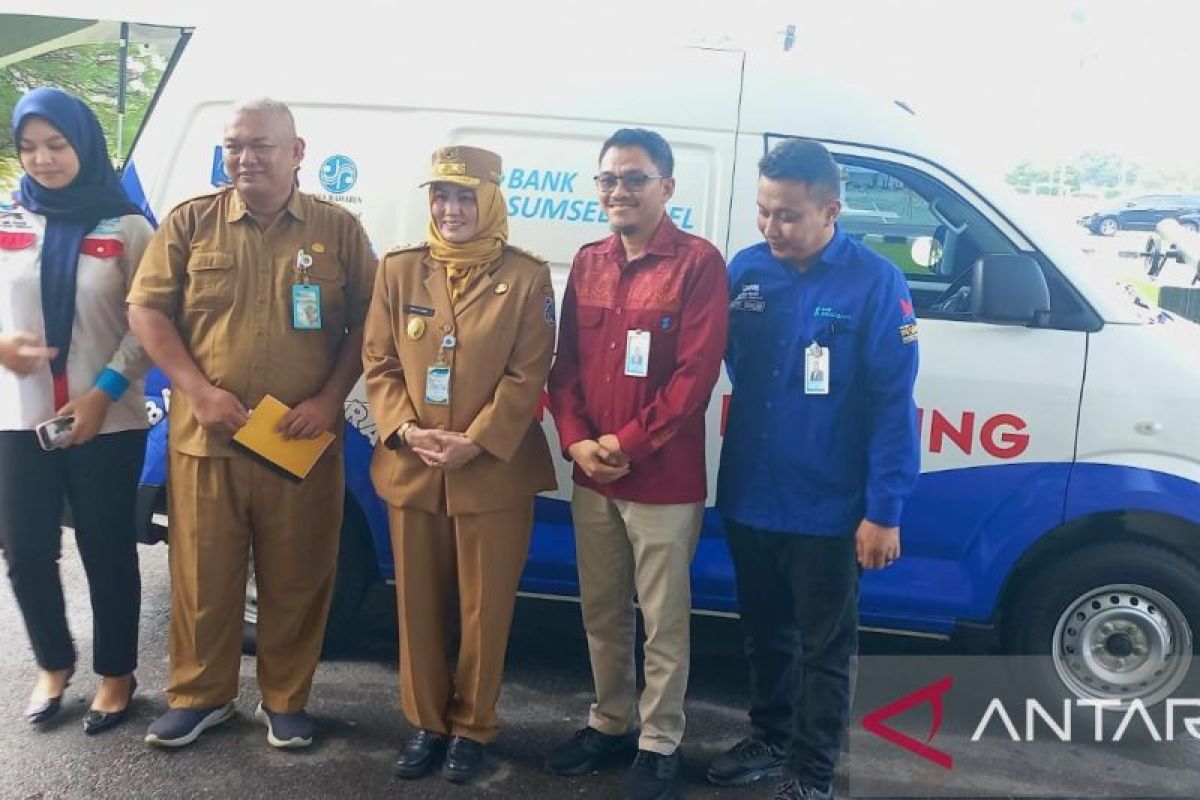 Bank Sumsel Babel serahkan mobil samsat keliling ke pemprov Bangka Belitung