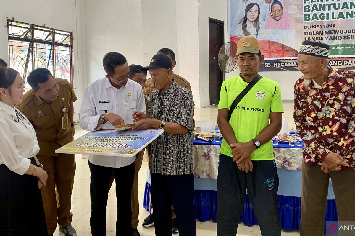 Pemkot Batam salurkan bansos untuk lansia di 6 pulau perbatasan