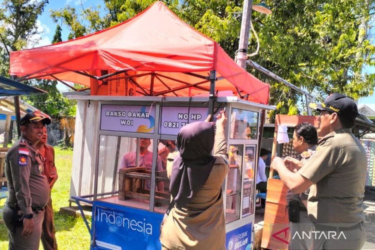 Satpol PP Mukomuko tertibkan PKL jualan di trotoar