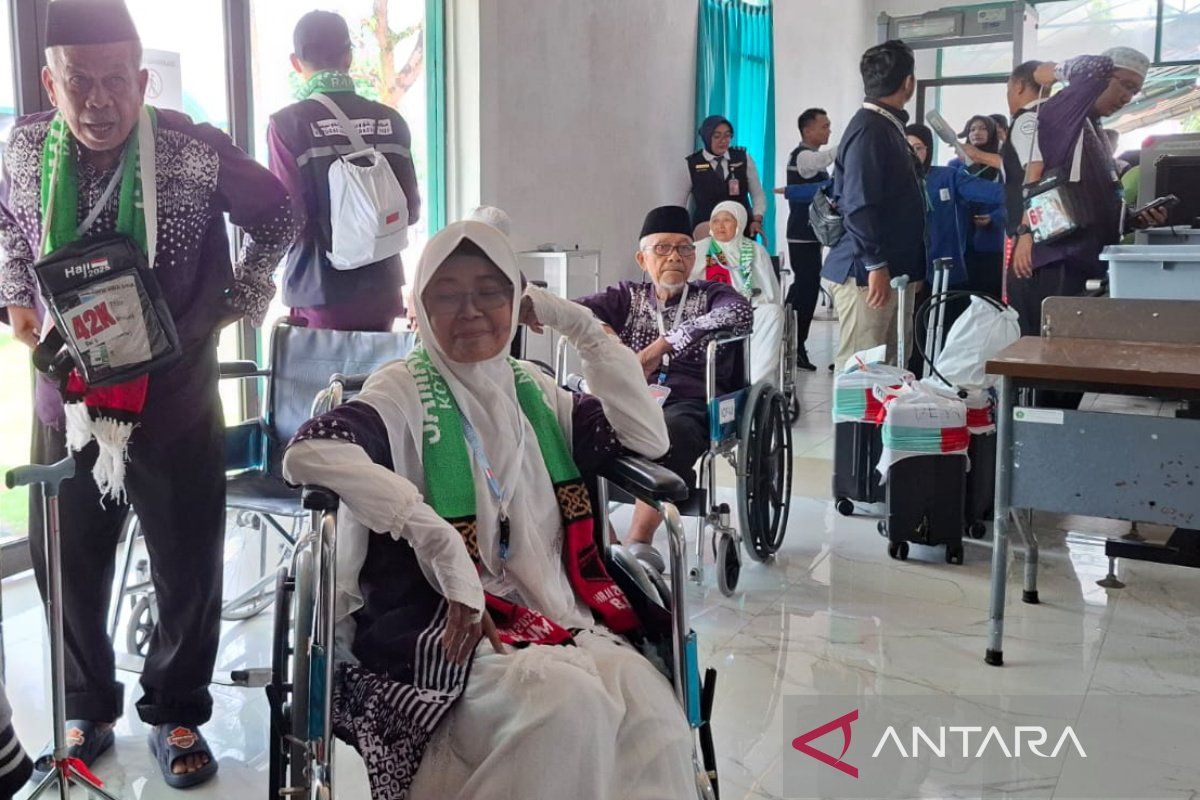 423 calon haji Kloter 01 Embarkasi Banjarmasin berangkat menuju Tanah Suci