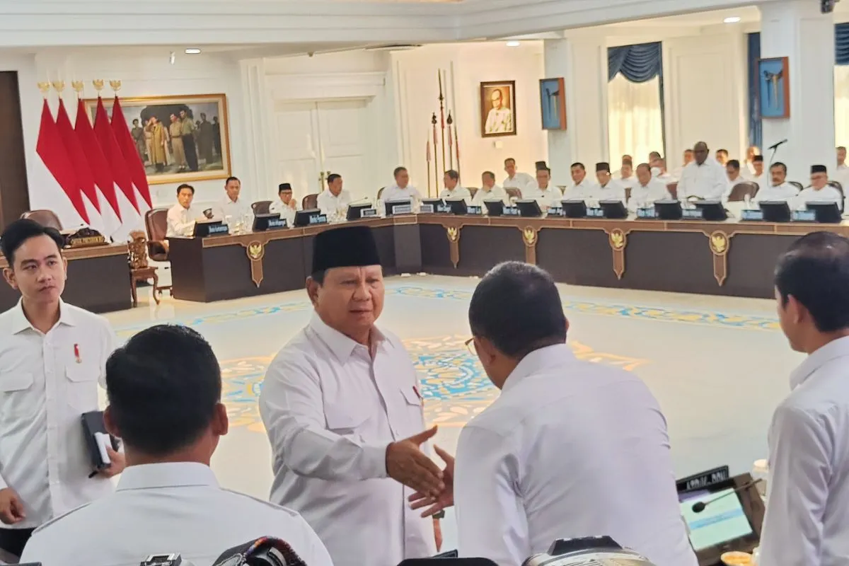 Hasan Nasbi terlihat ikuti Sidang Kabinet dipimpin Presiden Prabowo di Istana Negara