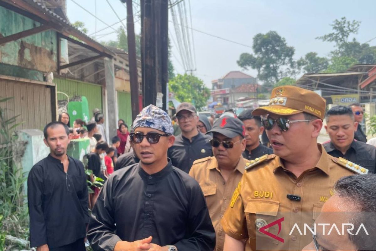 Cegah banjir, Pemkot Serang bongkar bangunan liar di atas saluran air