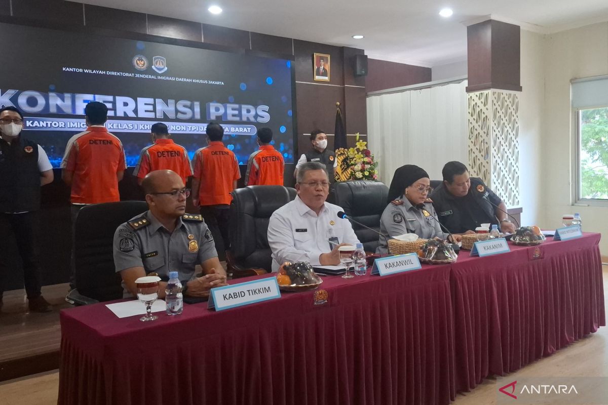 Imigrasi Jakbar deportasi empat WNA Pakistan