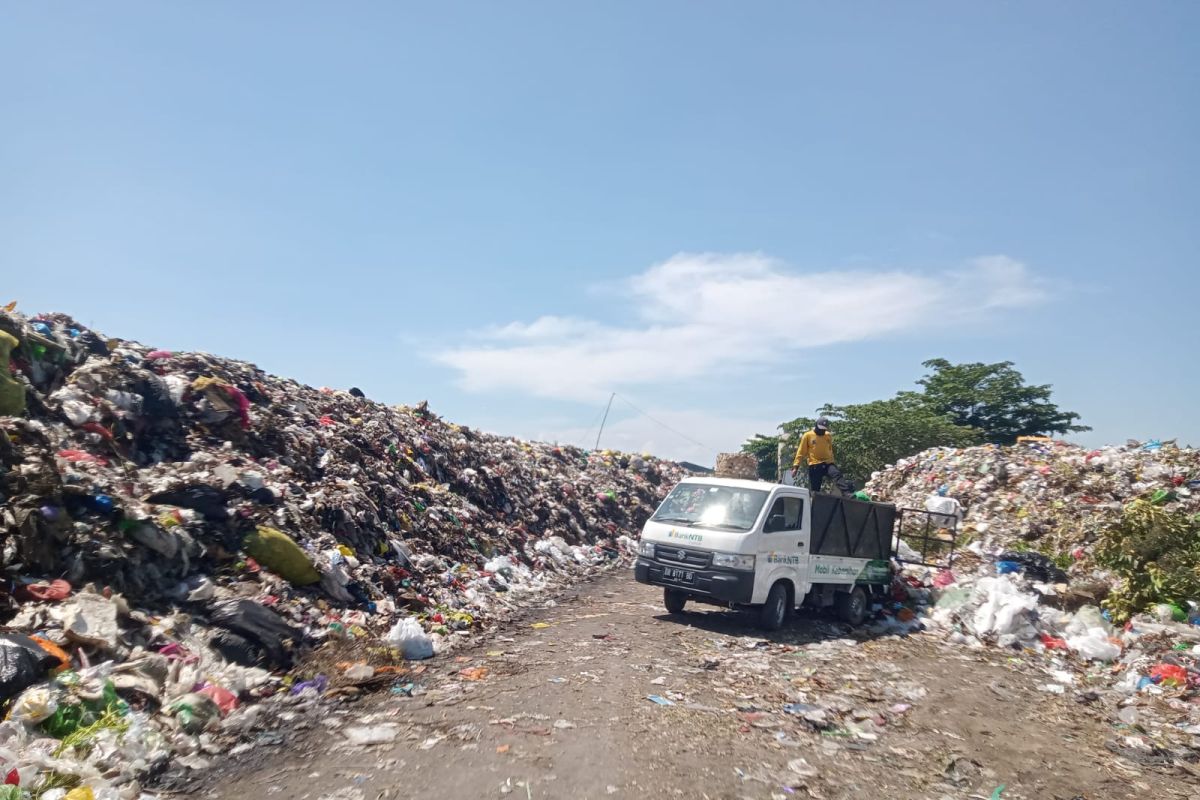 Ditolak warga, Pemkot Mataram batal buang sampah ke TPA Kebon Kongok
