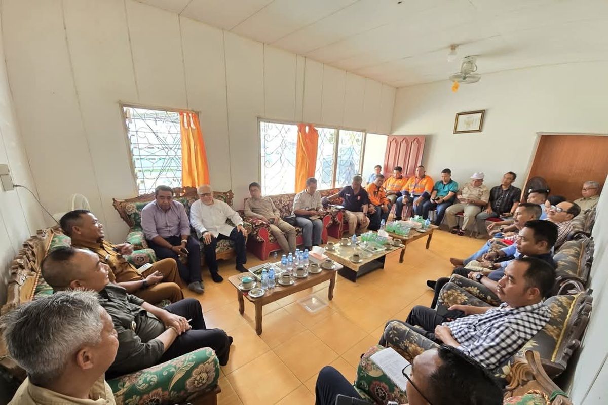 Bupati pimpin musyawarah akselerasi perbaikan Jalan Pelang-Kepuluk-Batu Tajam