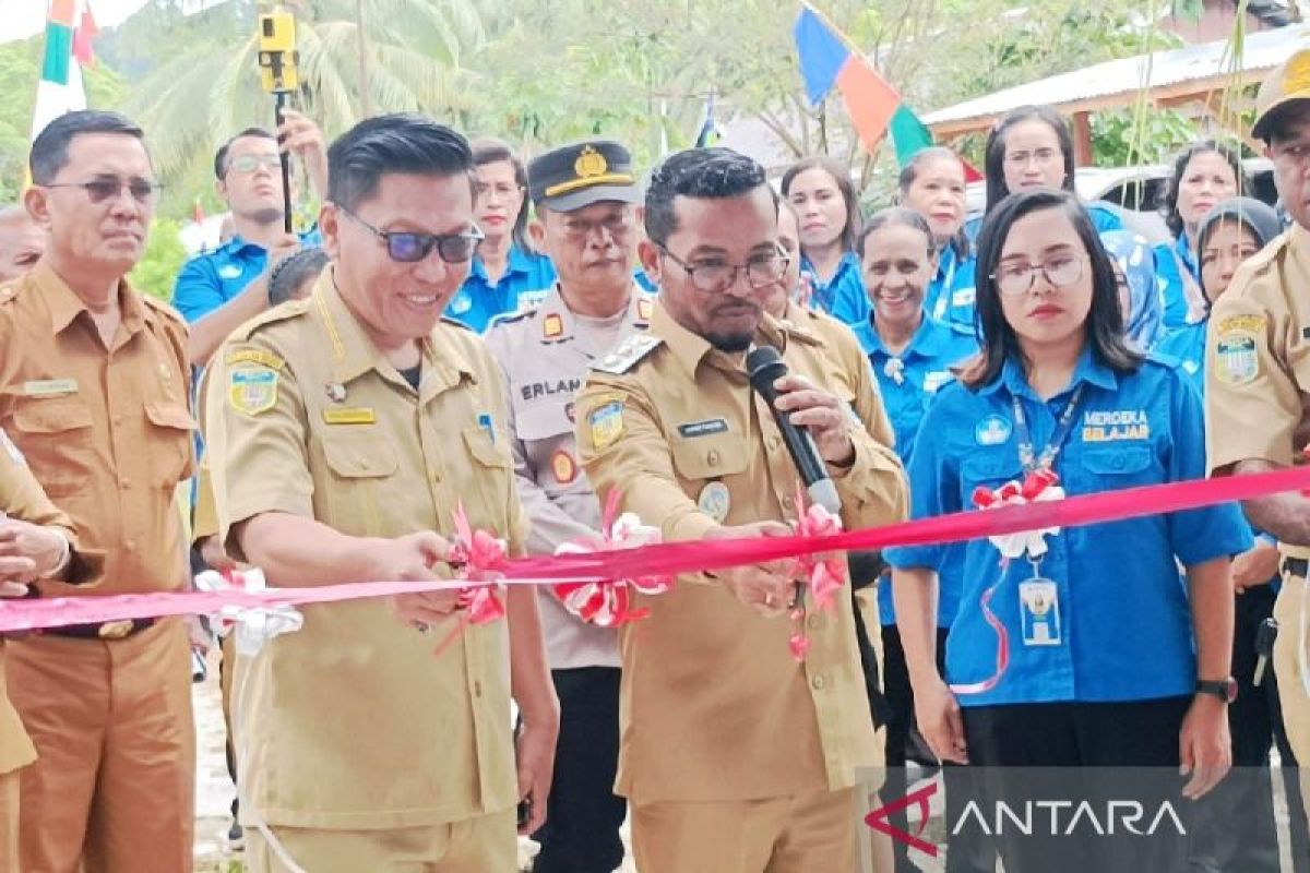 Wabup Biak Numfor minta sarana prasarana pendidikan dirawat untuk PBM siswa