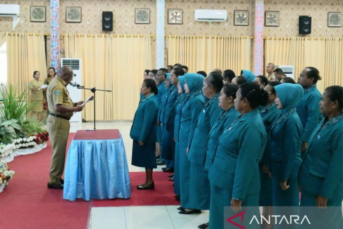 Bupati Teluk Wondama ajak pengurus PKK berpartisipasi dukung MBG