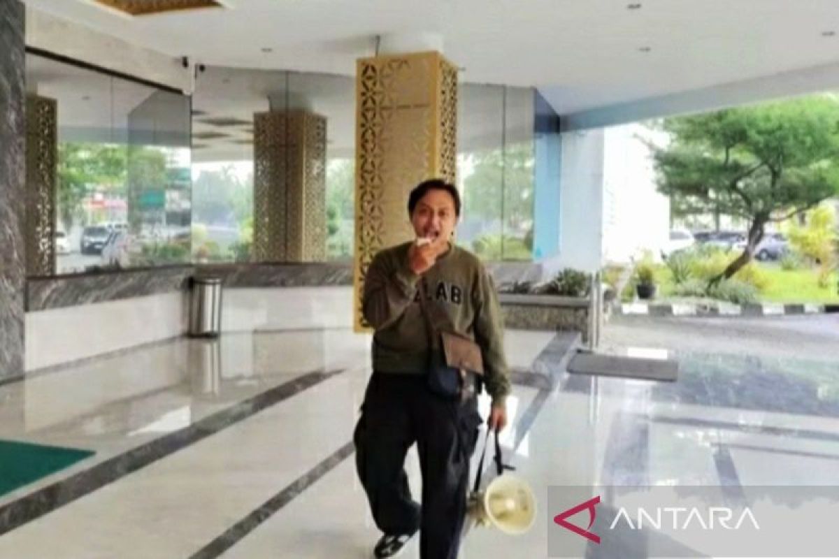 Seorang bapak tuntut penjelasan RSUD Karawang atas kematian bayinya