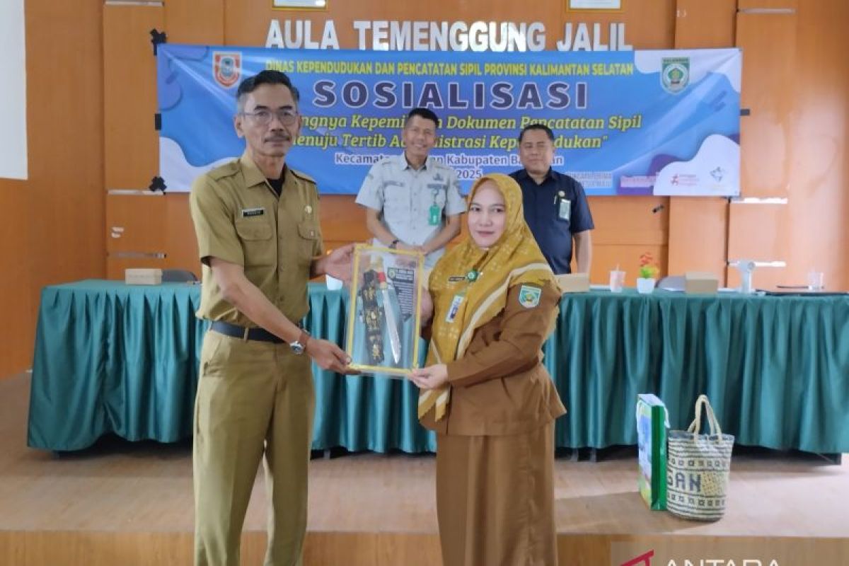 Disdukcapil Provinsi Kalsel berikan sosialisasi pencatatan sipil bagi perangkat desa