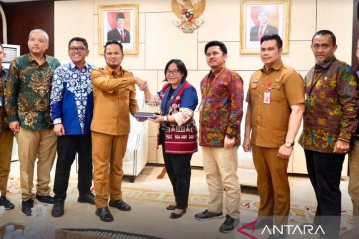 Gubernur Kaltim  minta PLN tuntaskan 110 Desa belum tersambung listrik