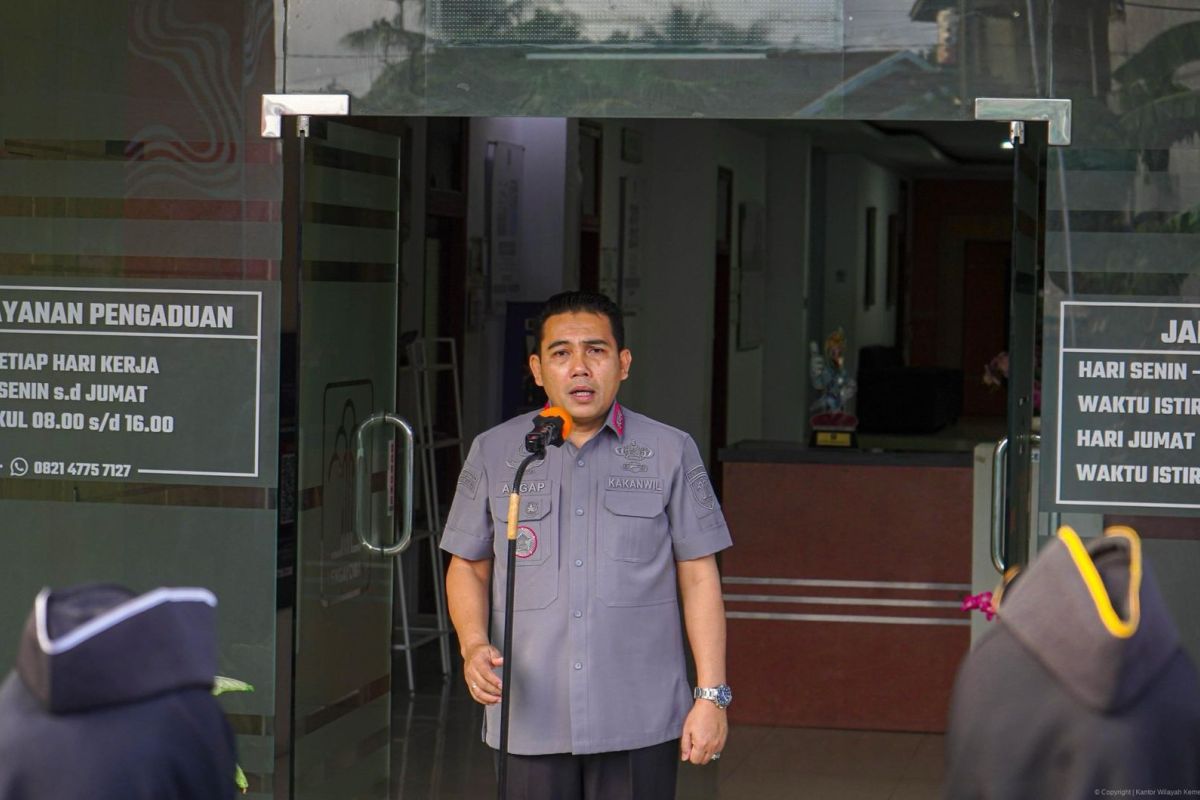 Kakanwil Kemenkum Malut dorong jajarannya tingkatkan pelayanan masyarakat menuju WBBM