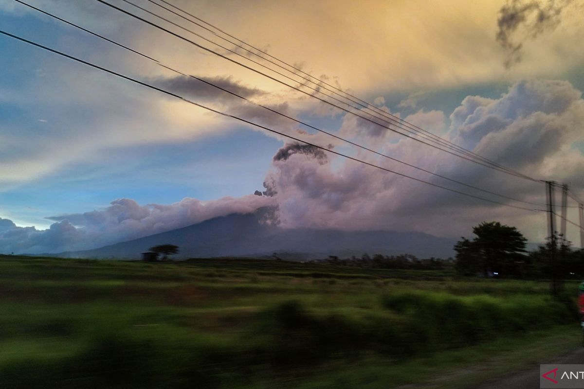 PGA laporkan abu vulkanik Gunung Marapi mengarah ke utara