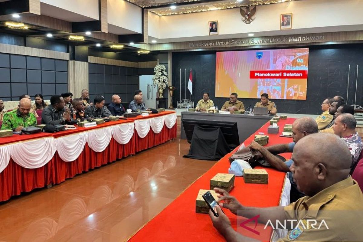 Pemkab Manokwari sepakati perubahan nama distrik melibatkan tokoh adat