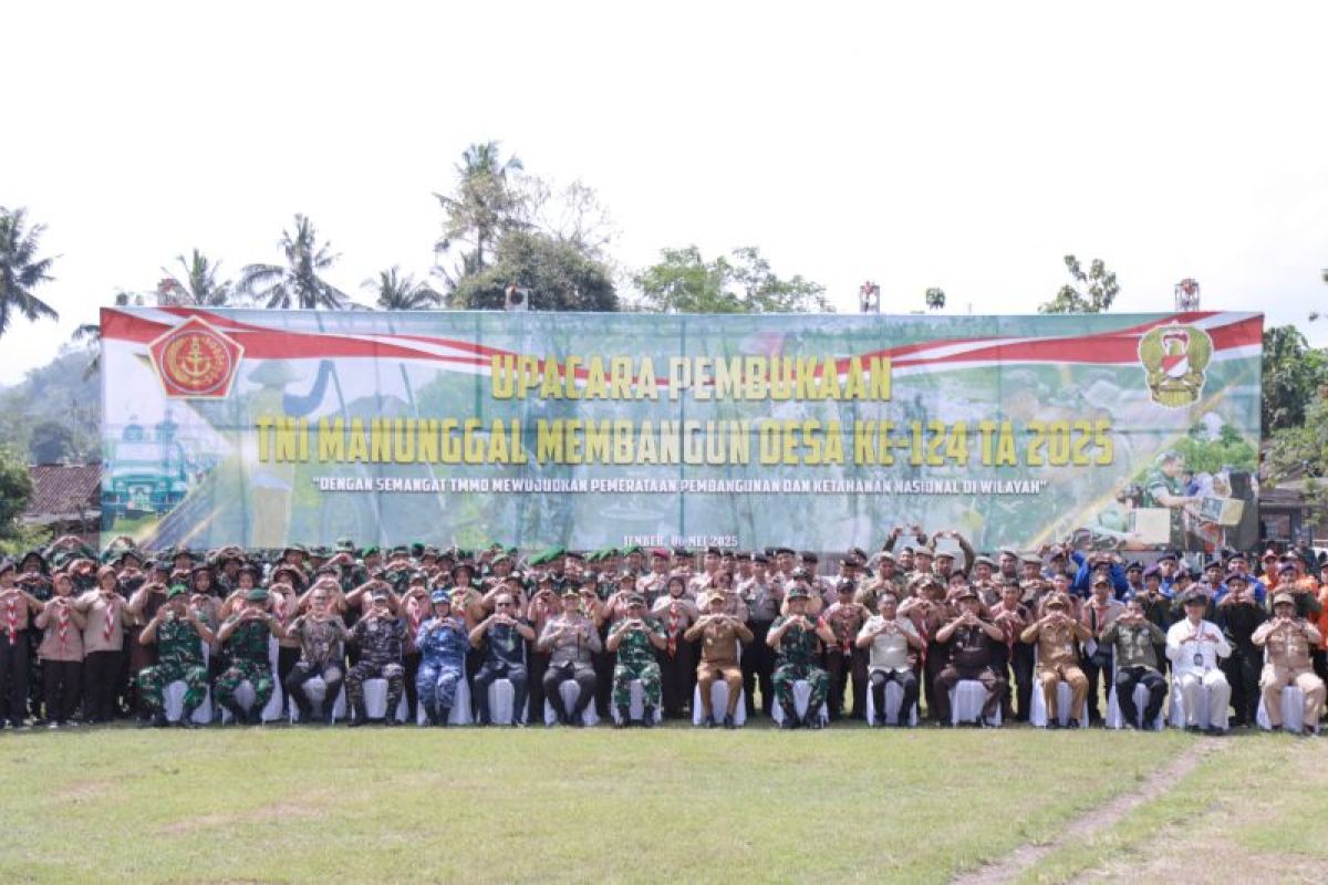 Pemkab Jember sinergi dengan TNI tekan kemiskinan melalui TMMD