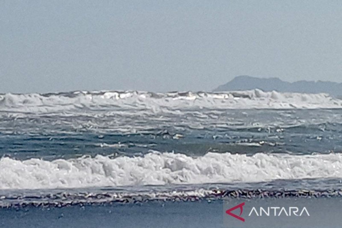 Masyarakat diimbau waspadai gelombang tinggi di laut Selatan Jateng