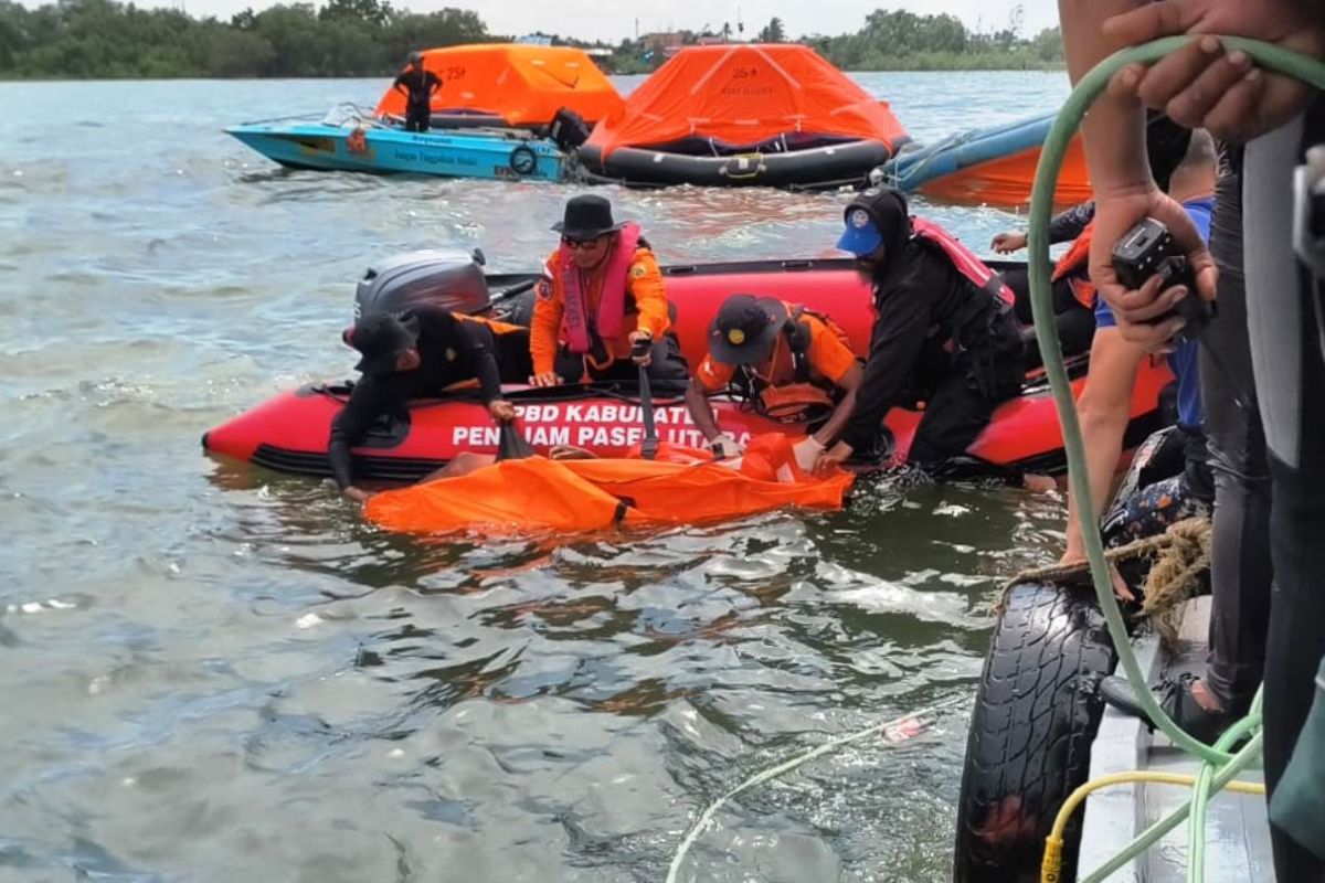 Tim SAR menemukan satu korban feri tenggelam di Teluk Balikpapan