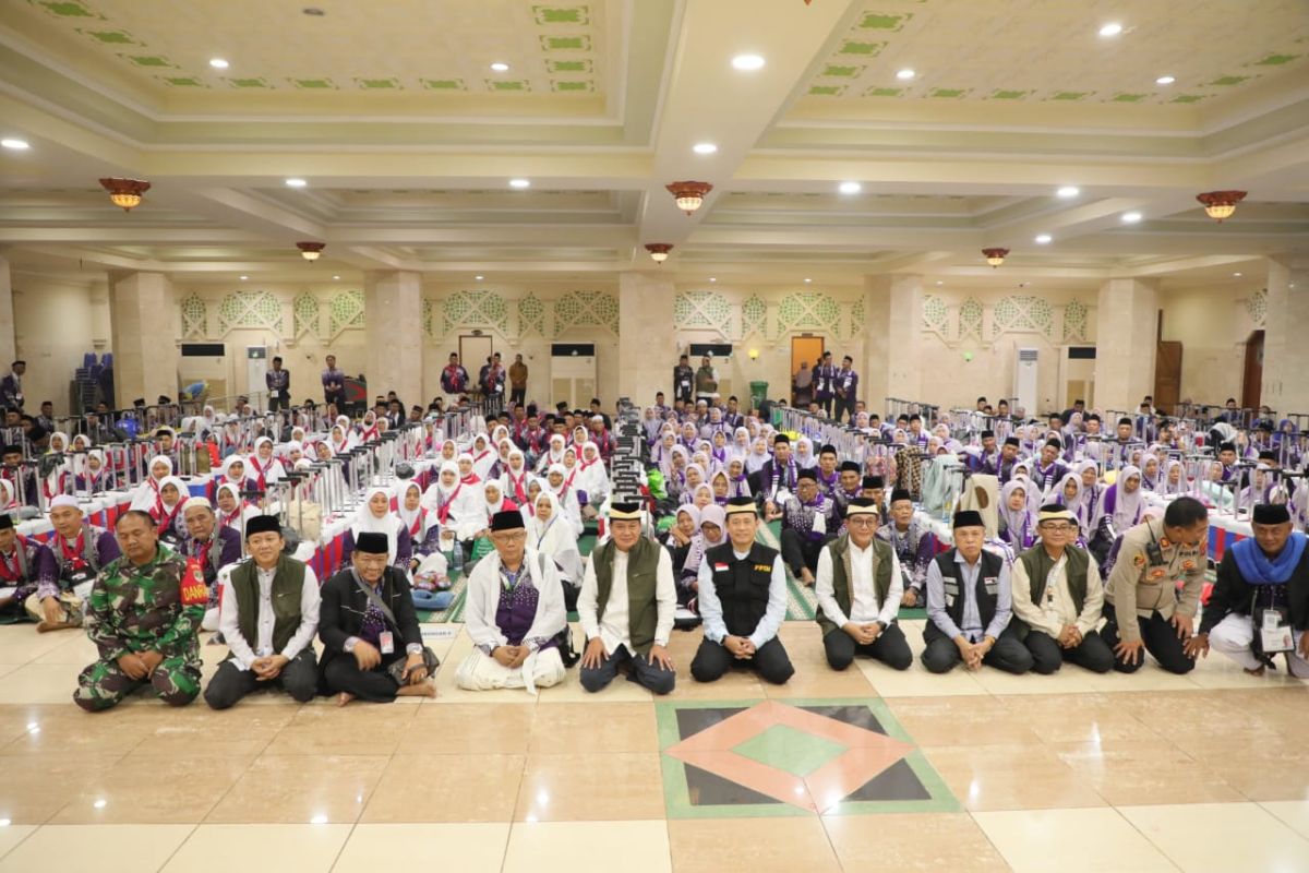 1.179 calon haji asal Kabupaten Tangerang telah berangkat ke Tanah Suci