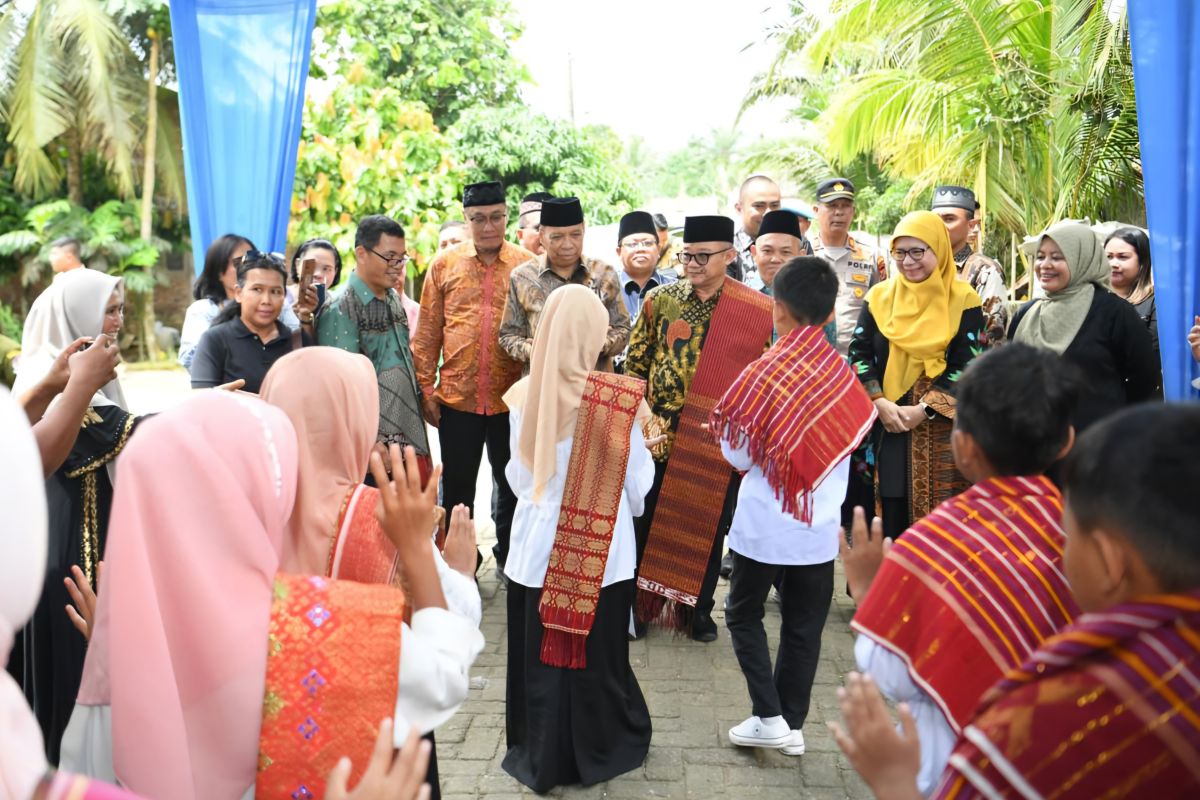 Wujudkan partisipasi semesta, Mendikdasmen resmikan Rumbel Namorambe
