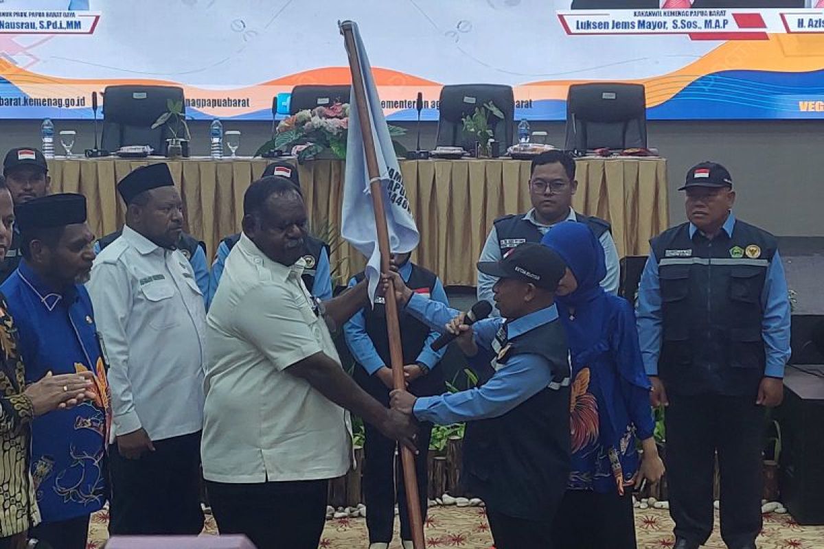 Gubernur Kambu lepas keberangkatan 371 calon haji