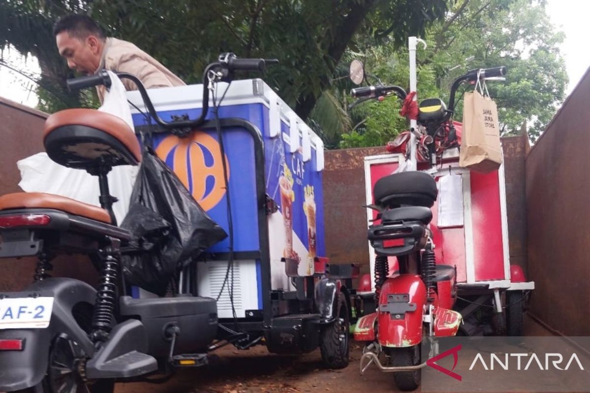 Satpol PP Palembang tertibkan  pedagang kopi keliling