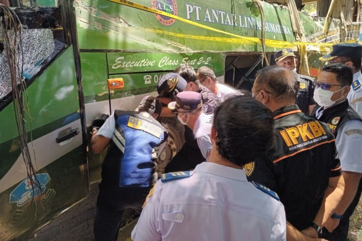 Korlantas Mabes Polri kawal proses penyelidikan lanjutan kecelakaan bus ALS di Padang Panjang (Video)
