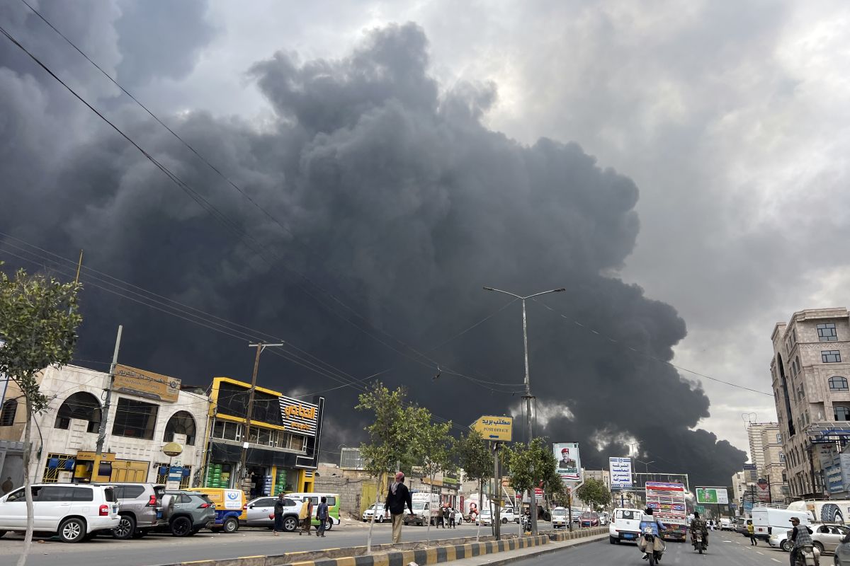 Serangan Udara Israel Lumpuhkan Bandara Sanaa di Yaman, 3 Orang Tewas