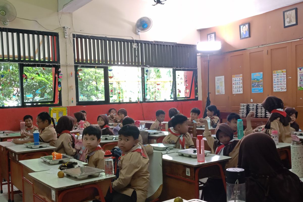 Dikunjungi Bill Gates dan Prabowo, MBG di SDN Jati 03 ada menu kentang