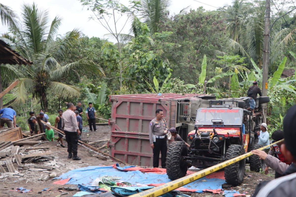Polisi identifikasi 11 korban tewas kecelakaan truk di Purworejo, Jawa Tengah