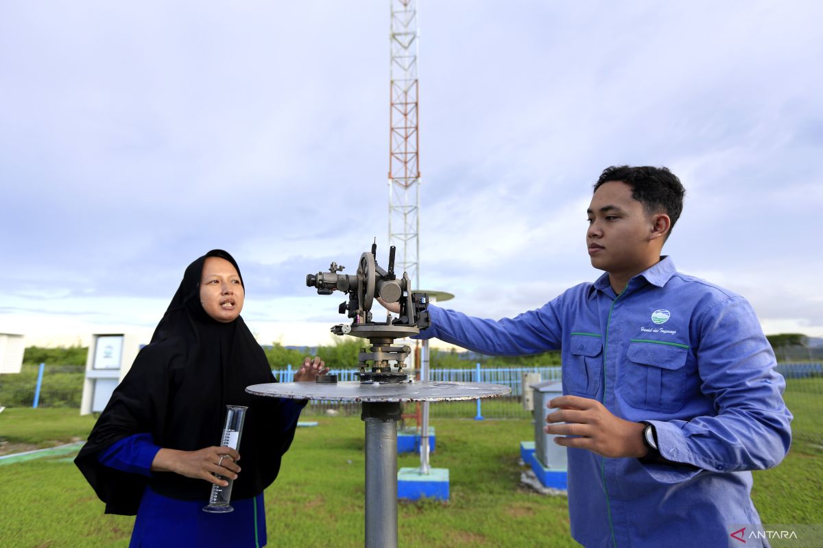 Cuaca kota besar Indonesia umumnya diguyur hujan, Serang berawan