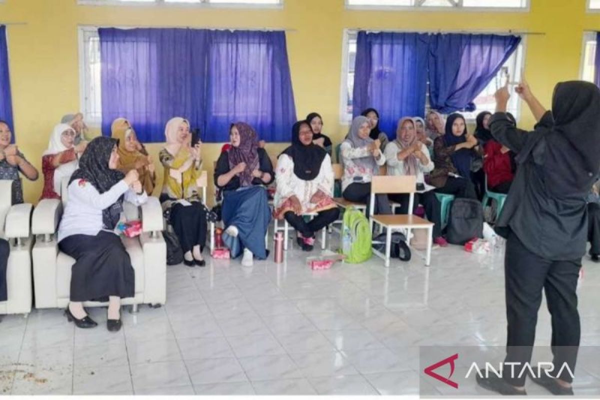Dindik Bangka Tengah tingkatkan keterampilan bahasa isyarat guru SLB