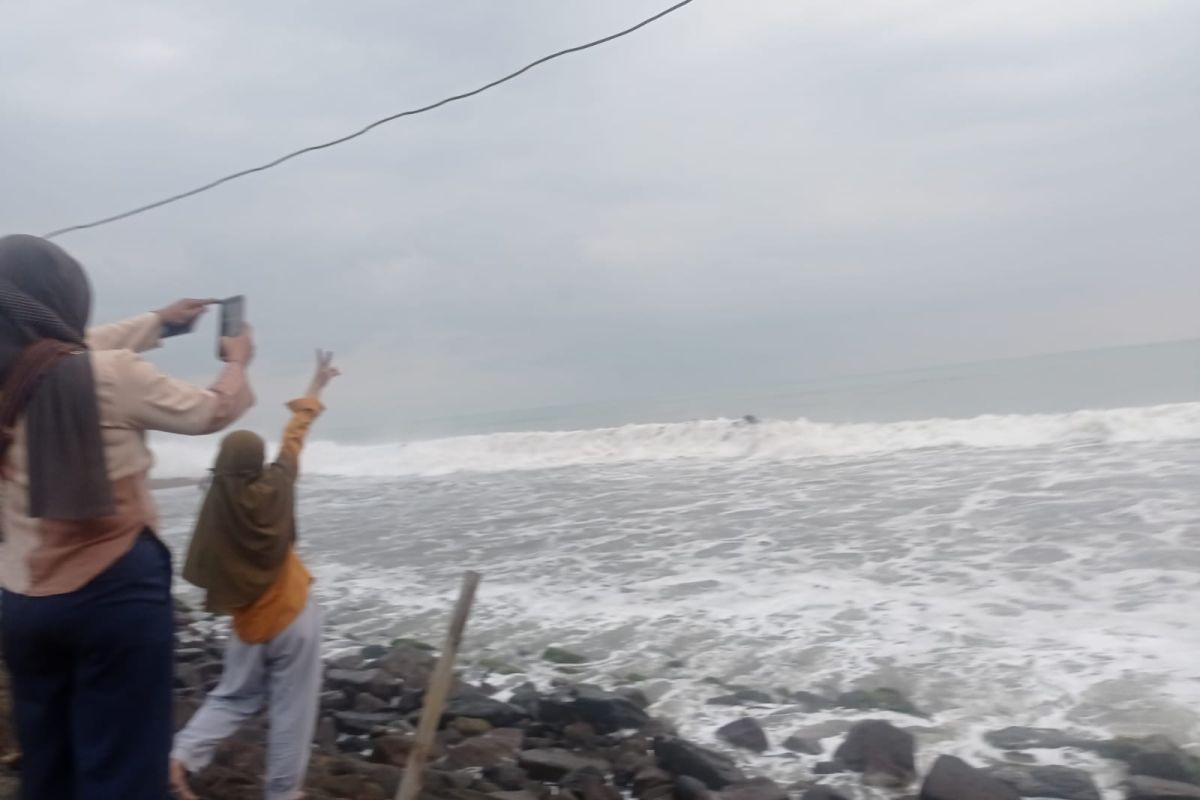 BMKG imbau masyarakat waspadai tinggi gelombang laut Banten 4.0 meter