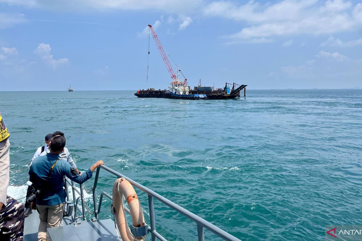 Kemenhub meninjau pembangunan menara suar di pulau perbatasan Kepri