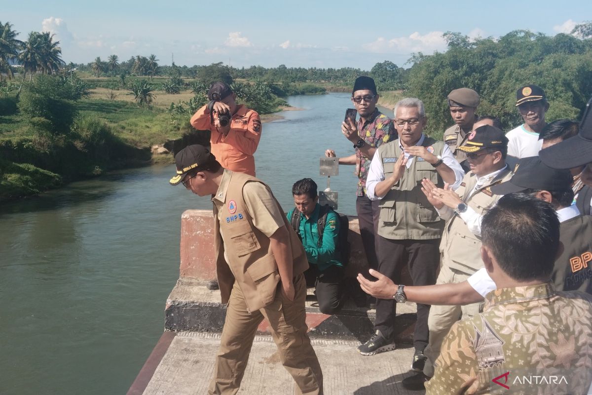 Kepala BNPB tinjau infrastruktur rusak akibat bencana di Padang Pariaman